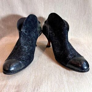 CYDWOG Sz 37.5 Handsculpted in the US Filigree Contrasting Kitten Heel  Shooties